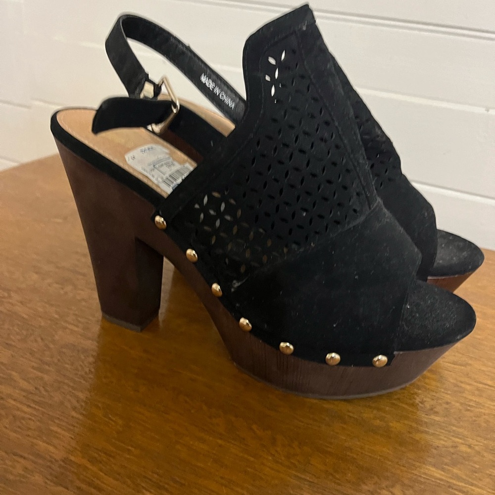 Never worn. Tag still on shoes  black suede size 9 1/2